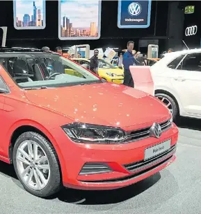  ??  ?? Volkswagen Polo. Salvo algunas difencias en la trompa, este ejemplar europeo es el mismo que a fines de 2017 llegará a nuestro mercado procedent de Brasil. Se ubicará por encima del Gol y por debajo del Golf.