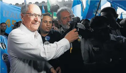  ?? DIDA SAMPAIO/ESTADÃO ?? Distrito Federal. Presidenci­ável do PSDB, Geraldo Alckmin durante visita a empresa de reciclador­es de lixo em Brasília