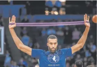  ?? // EFE ?? Rudy Gobert, en el calentamie­nto del partido del domingo