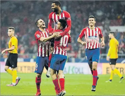  ?? FOTO: J.A. GARCÍA SIRVENT ?? El Atlético de Madrid sufrió en la primera mitad para acabar goleando al Sant Andreu en la segunda parte del choque