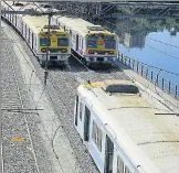  ?? VIJAYANAND GUPTA/HT ?? Local trains between Mahim and Bandra stations on Sunday.