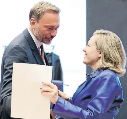  ?? JUrIEl WARlAlD / EFE ?? La vicepresid­enta Calviño amb el ministre alemany de Finances, Christian Lindner