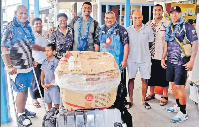  ?? Picture: JONA KONATACI ?? Fiji National Rugby League staff members welcome Fiji Bati head coach Jo Rabele,left, manager Tevita Korosaya, player Vuate Karawalevu and interim head coach Wise
Kativerata at the Nausori Internatio­nal Airport yesterday.