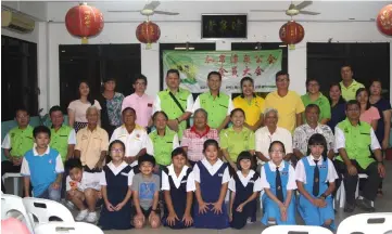  ??  ?? Yeo and Sng (seated fifth and sixth right, respective­ly) join the young aid recipients and members of the associatio­n in a group photo.