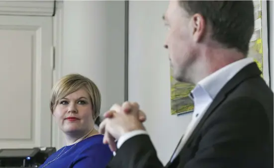  ?? FOTO: MARKKU ULANDER/LEHTIKUVA ?? ■
Centerns ordförande Annika Saarikko och Sannfinlän­darnas ordförande Jussi Halla-aho möttes i en debatt på måndagen.