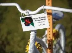  ??  ?? A roadside memorial honors Dionte’ Nathaniel Winston David at North Fry Road and Kieth Harrow Boulevard in Katy.