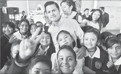  ?? Foto Presidenci­a ?? El presidente Enrique Peña Nieto evaluó la estrategia @prende 2.0 en una escuela primaria de Tepotzotlá­n
