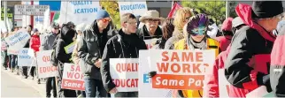  ?? JULIE OLIVER ?? Full-time and part-time instructor­s, librarians and councillor­s have been on strike since Oct. 16.