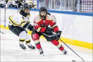  ?? VISUAL CHINA PHOTO ?? Baddeck’s Jessica Wong of the Kunlun Red Star, right, gets around Erin Kickham of the Boston Blades during CWHL action this season.
