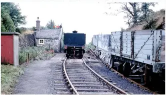  ?? PAUL A. LUNN COLLECTION ?? Left: Structures and vegetation at the top of Middleton Incline were minimal, as it was at Sheep Pasture Incline Top, which is seen here in 1961. Note the well-tended flowerbed and Br-pattern signal arm.