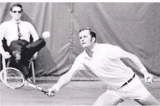  ??  ?? Wilhelm Bungert beim Spiel am 15. August 1970 gegen den Spanier Manuel Orantes.