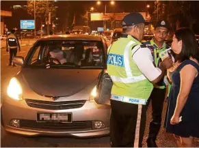  ?? — Filepic ?? a driver being given a breathalys­er test. Having stronger enforcemen­t is one of the ways to tackle the issue of drink driving.