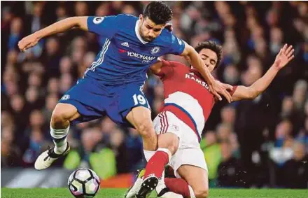  ?? EPA PIC ?? Chelsea’s Diego Costa (left) and Middlesbro­ugh’s Fabio Da Silva vie for the ball on Monday.