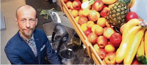  ?? Fotos: Jakob Stadler ?? Münir Kusanc verkaufte früher Döner. Dann stellte er seine Ernährung auf vegan um.