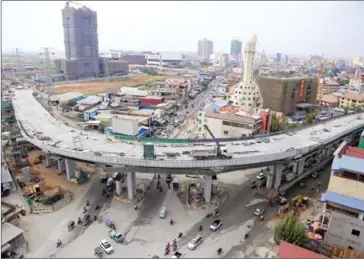  ?? HENG CHIVOAN ?? The flyover connecting Hun Sen and Monivong blvds will be opened for temporary use in March.
