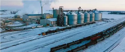  ?? Photos by Alyssa Schukar/New York Times ?? The Dakota Ethanol plant cranks out fuel in Wentworth, S.D.. Two proposals that would transport carbon dioxide from ethanol plants to undergroun­d storage have led to a high-stakes economic and environmen­tal fight.