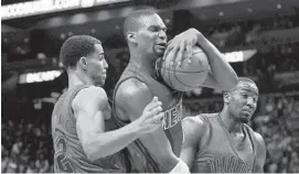  ?? RHONA WISE/REUTERS ?? Heat center Chris Bosh keeps the ball away from the Thunder’s Thabo Sefolosha, left, and Kendrick Perkins in the first half.