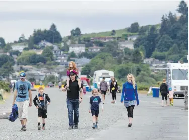  ?? DARREN STONE, TIMES COLONIST ?? Families walk in June along Ocean Boulevard, the road that goes past Esquimalt Lagoon. Continue to keep a section of it closed to motor traffic, a letter-writer says.