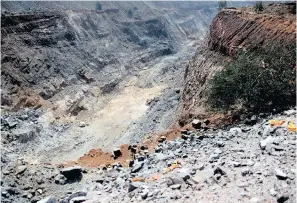  ??  ?? One of the several sites on the West Rand now left abandoned by Mintails, a gold reclamatio­n company that has filed for liquidatio­n. Environmen­talists worry that its environmen­tal liabilitie­s will now be externalis­ed to the state, neighbouri­ng mines, the environmen­t and impoverish­ed local communitie­s.