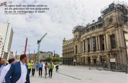  ?? FOTO VICTORIANO MORENO ?? De opera heeft een nieuwe entree en wil die gebruiken om haar programmat­ie aan de voorbijgan­gers te tonen.