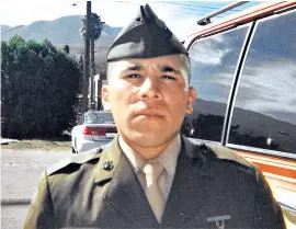  ??  ?? Toda la vida en EUA. José Segovia Benítez llegó a los tres años a EUA. En 1999 se unió al ejército, tras graduarse de la Poly High.