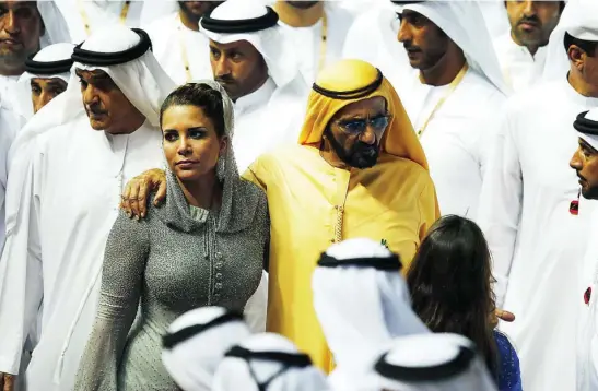  ??  ?? El emir con su ex mujer la princesa Haya que le ha acusado de abuso sexual igual que dos de sus hijas