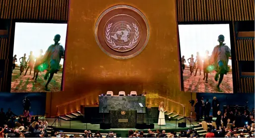  ??  ?? Le 25 septembre 2015 se déroule au siège de l’ONU, à New York, le Sommet des Nations Unies sur le développem­ent durable.