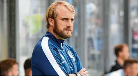  ?? Foto: Lennart Preiss, Witters ?? Trainer Daniel Bierofka will mit dem TSV 1860 München in die 3. Liga aufsteigen. Ob das klappt, entscheide­t sich für den Meister der Regionalli­ga Bayern in zwei Spielen gegen den 1. FC Saarbrücke­n.