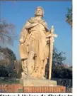  ?? (Photo DR) ?? Statue à Hyères de Charles Ier d’Anjou, le comte de Provence, qui aimait tant les poèmes de Féraud.