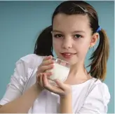  ?? PHOTO COURTOISIE ?? Selon une majorité d’études, le lait ne cause pas d’obésité chez les enfants.