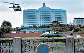  ?? BRENDAN SMIALOWSKI/GETTY-AFP ?? Marine One, with President Donald Trump aboard, lands Saturday in Seoul, South Korea. Trump tweeted an offer to meet North Korean leader Kim Jong Un on Sunday at the DMZ.