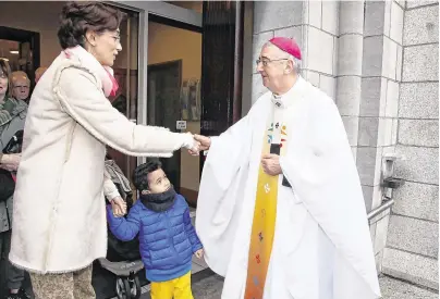  ?? PHOTO: JOHN MCELROY ?? Sea change: Archbishop Diarmuid Martin greeting Marcela Grecco and her son Arthur O’Bara (3) after the World Day of Peace Mass