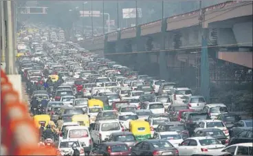 ?? BURHAAN KINU/HT ?? Data with transport department suggests that out of the 33 lakh private vehicles in Delhi, only 4.5 lakh run on CNG. 2018 (estimated)
