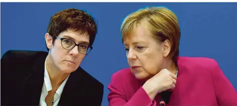  ?? FOTO: AFP/SCHWARZ ?? Hatten gestern viel zu besprechen: Angela Merkel (rechts) und ihre mögliche Nachfolger­in Annegret Kramp-Karrenbaue­r.