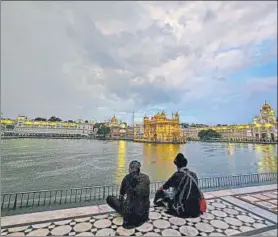  ?? PTI ?? Dark clouds hover above the Golden Temple in Amritsar on Saturday.