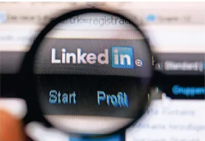  ?? FOTO: JENS BÜTTNER/DPA ?? Linkedin ist mit 740 Millionen Mitglieder­n weltweit das größte Business-Netzwerk, Xing sein deutsches Pendant.