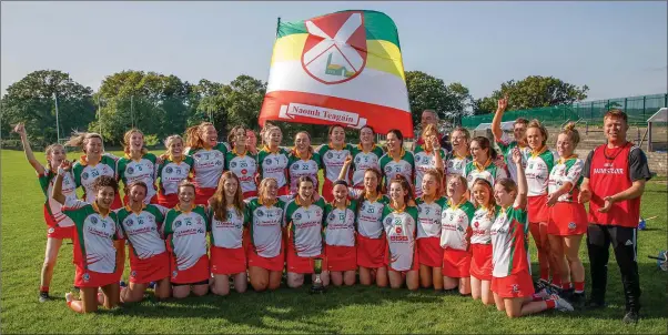  ?? Photos: Paul Messitt ?? The Kiltegan camogie team and manager Liam Kavanagh after their stunning victory over Annacurra on Sunday afternoon in Pearse’s Park.