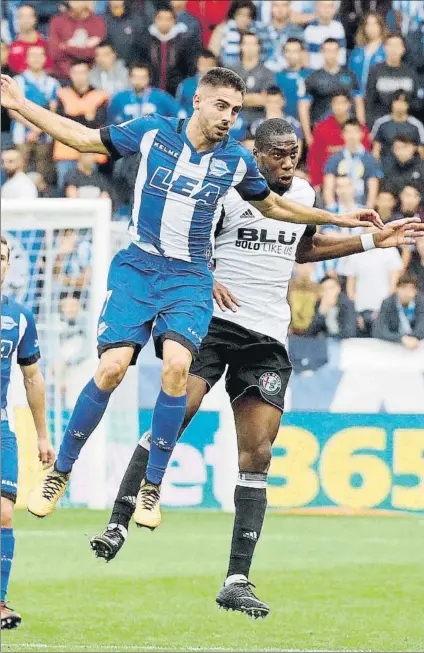  ?? FOTO: EFE ?? Remontada sin culminar El Alavés igualó el tanto inicial del Valencia con un gol de Alexis, pero Rodrigo sentenció la victoria che