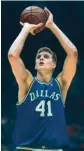  ?? Foto: Hubert Boesel, dpa ?? 1999: Nowitzki in seinem ersten NBA-Jahr.