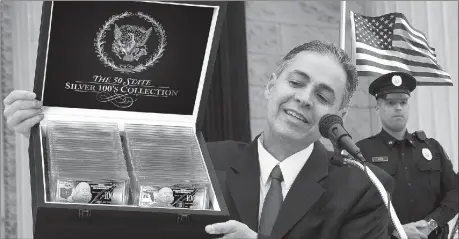  ??  ?? U.S. RESIDENTS GET 20 STATE SILVER 100’S FREE: Pictured above is the never before seen entire 50 State Silver 100’s Collection shown off by officials from the Federated Mint that everyone is trying to get. Lucky U.S. residents who are among the first...