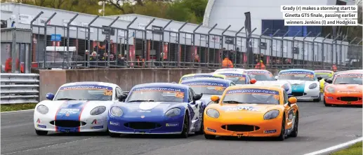  ?? ?? Grady (r) makes a storming start to Ginetta GT5 finale, passing earlier winners Jenkins (l) and Hodgkiss