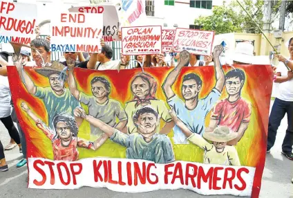  ??  ?? NO TO WAR:
Protesters hold slogans during a rally outside Camp Aguinaldo in Quezon city to protest the alleged “all out war” of the military and police against communist. AP foto