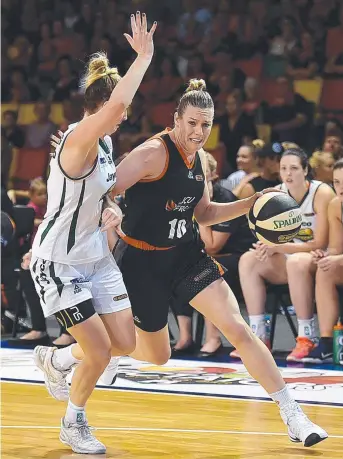  ?? ROLE MODEL: Suzy Batkovic has praised teammate Mia Murray ( above). Picture: ALIX SWEENEY ??