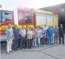  ?? FOTO: PRIVAT ?? Senioren besuchen die Freiwillig­e Feuerwehr in Sigmaringe­n.