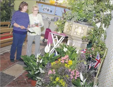  ?? FM4804831 ?? Rosie Fletcher and Sheila Chapman admire the exhibition around the font Pictures: Paul Amos