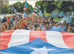  ?? FOTOS: APF ?? MASIVAS. Los manifestan­tes repudiaron los chats de Roselló.