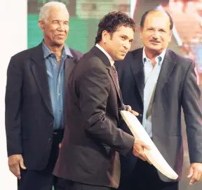  ?? FILE ?? Former Indian captain Ajit Wadekar (right) at a 2010 event in Mumbai, India ,with West Indies great Sir Gary Sobers (left) and Sachin Tendulkar, rated by many as India’s best ever batsman.