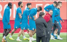  ??  ?? Los jugadores del Girona, en un entrenamie­nto. No están finos en diciembre FOTO: PUNTÍ