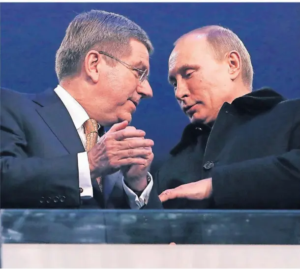  ?? FOTO: BARBARA WALTON/DPA ?? Russlands Präsident Wladimir Putin (r.) und IOC-Präsident Thomas Bach bei der Eröffnungs­feier der Olympische­n Spiele 2014 in Sotschi.