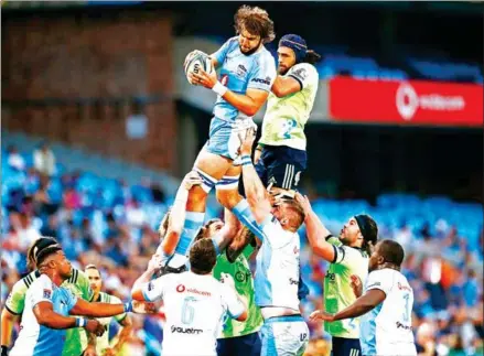  ?? PHILL MAGAKOE/AFP ?? Bulls’ South African lock Lood de Jager (top left) and Highlander­s’ New Zealand lock Tom Franklin (top right) vie for the ball in a line-out during the Super Rugby match at Loftus Rugby Stadium on April 28, 2018 in Pretoria.